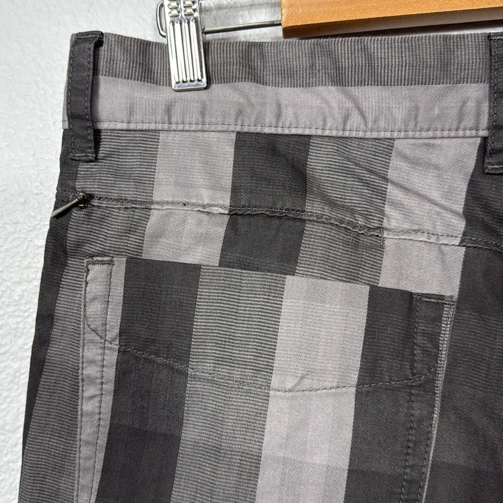 The North Face Men's Gray Striped Shorts‎